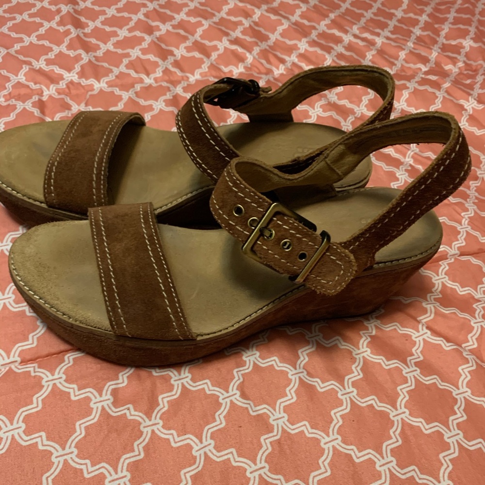 Clark’s Artisan Chestnut Brown Sandals